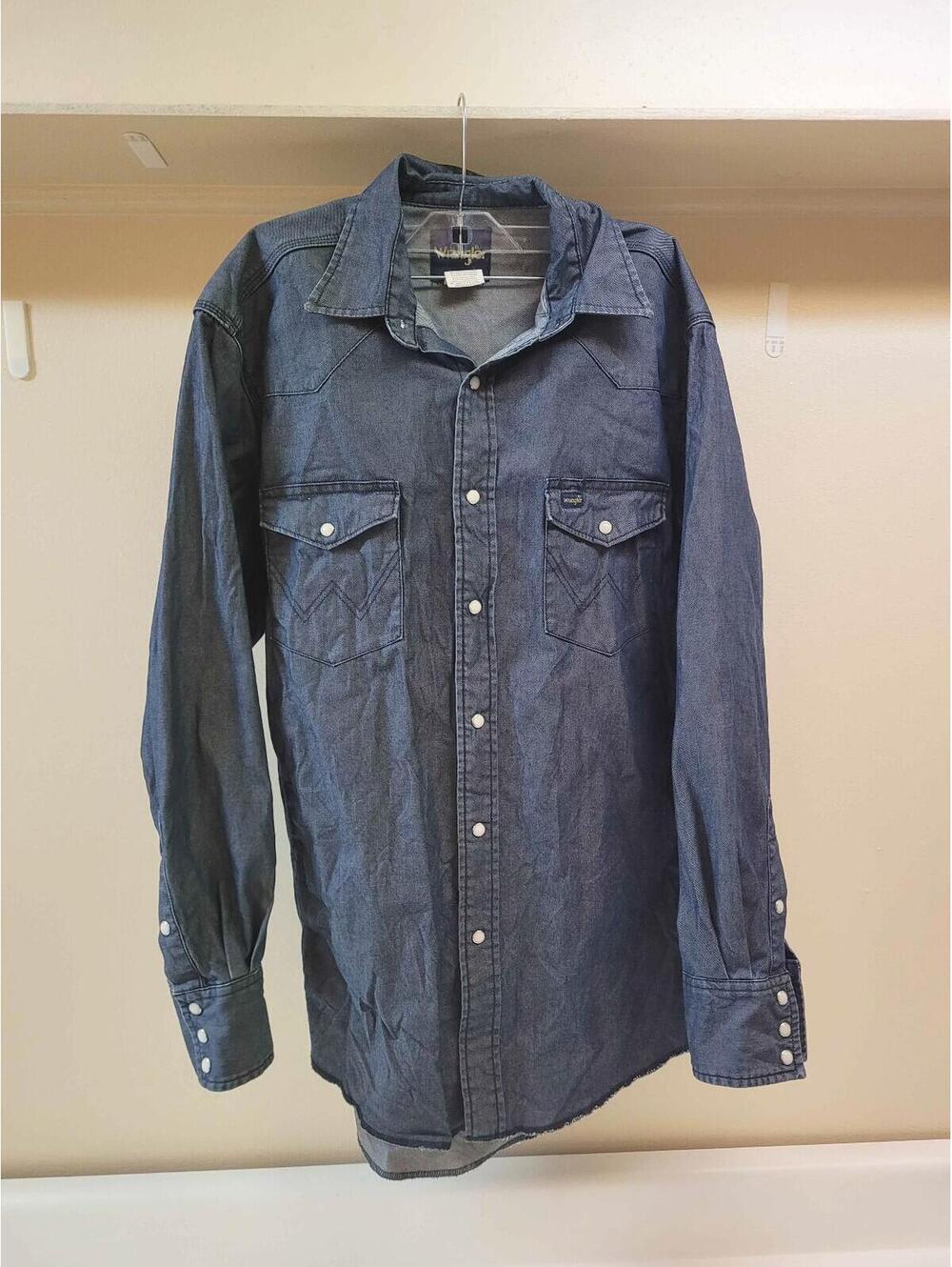 Wrangler denim shirt pearl snaps size medium. wrangler msw01dn work shirt